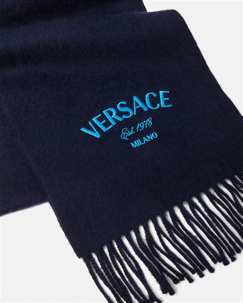 versace écharpe en laine avec logo noir de lait|Versace .